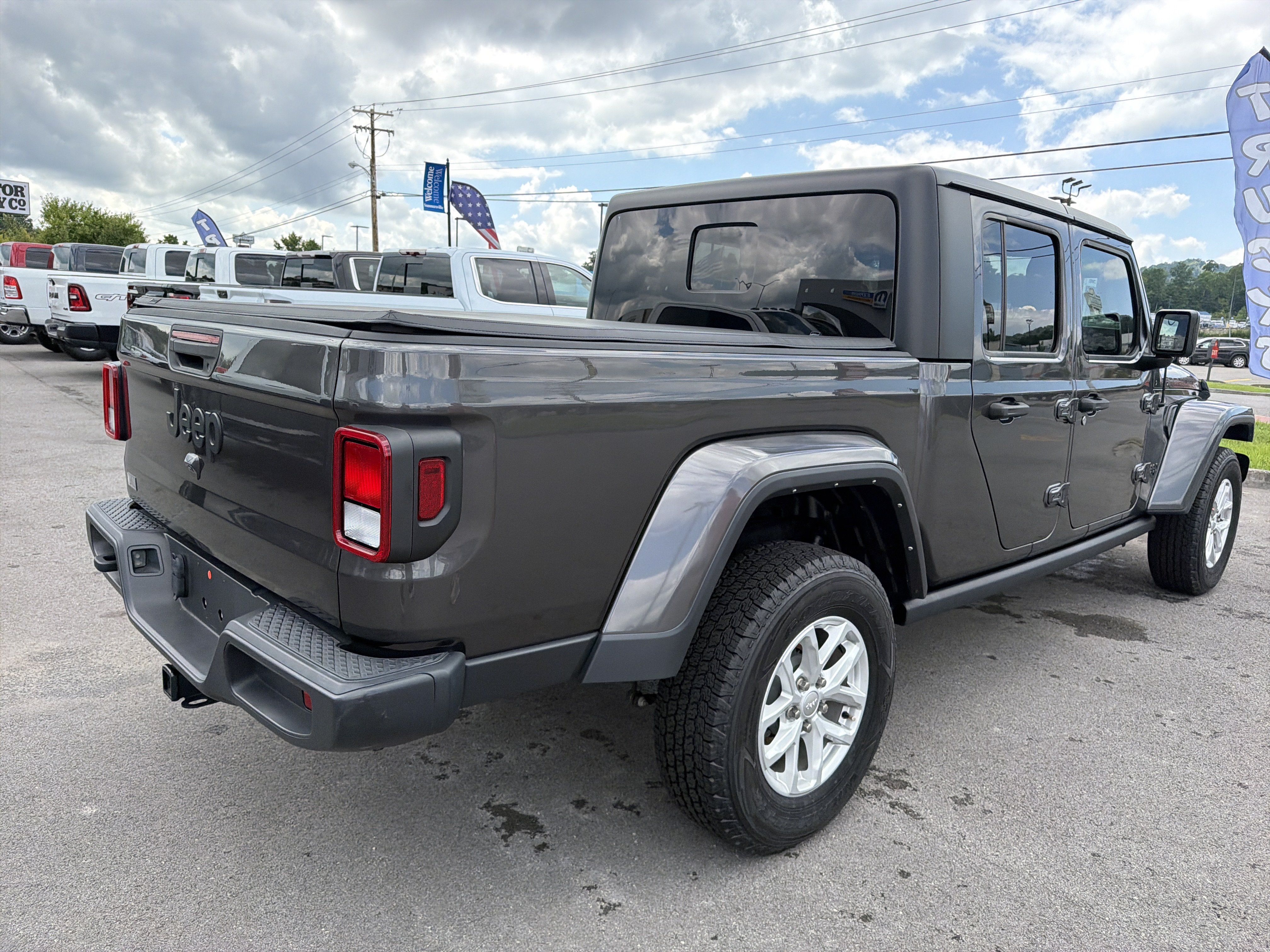 Used 2023 Jeep Gladiator Sport AWD/4WD image 7