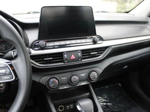 Used 2021 Kia Forte LXS FWD image 10