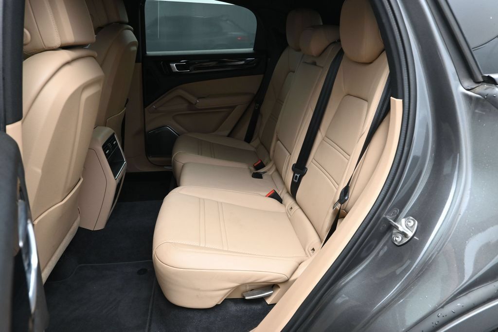 Certified 2021 Porsche Cayenne S AWD/4WD image 17