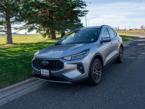 Used 2023 Ford Escape SE image 1