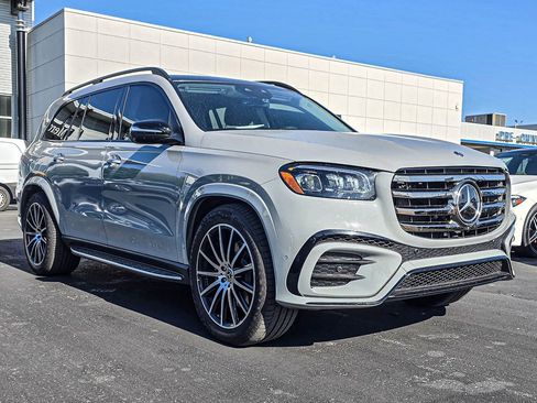 Used 2024 Mercedes-Benz GLS 580 4MATIC image 1