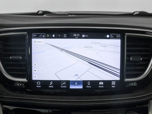 Used 2022 Chrysler Pacifica Limited image 9