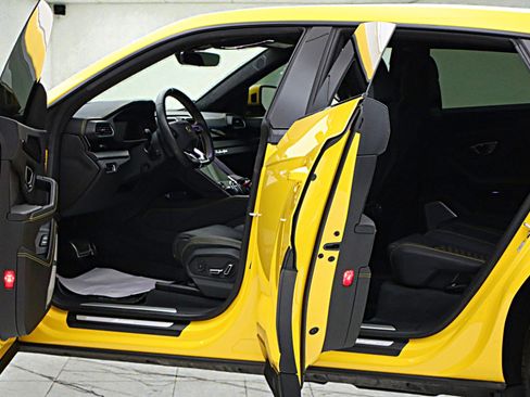 Used 2022 Lamborghini Urus /SELEZIONE PRE-OWNED CERTIFIED image 5