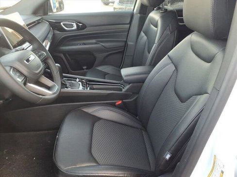 New 2026 Jeep Compass Latitude AWD/4WD image 17