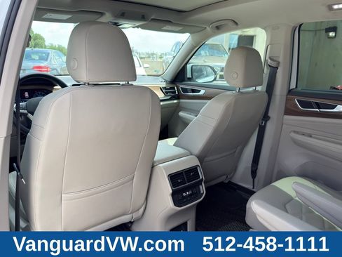 Used 2025 Volkswagen Atlas SE w/ Panoramic Sunroof Package FWD image 33