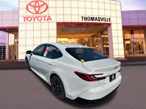 Used 2025 Toyota Camry XLE FWD image 7
