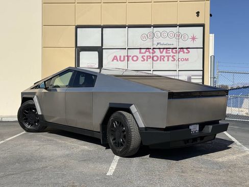 Used 2024 Tesla Cybertruck AWD Crew Cab image 9