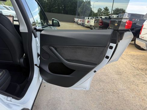 Used 2023 Tesla Model Y Long Range AWD/4WD image 19