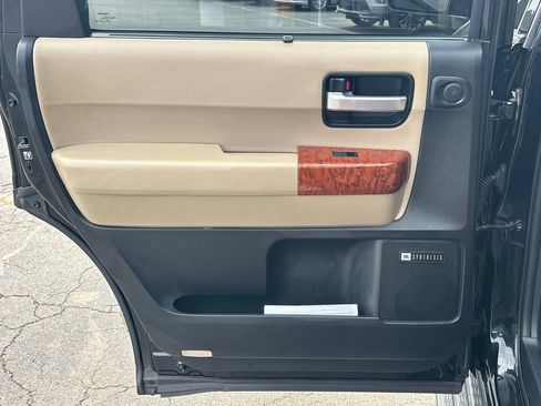 Used 2018 Toyota Sequoia Platinum RWD image 22