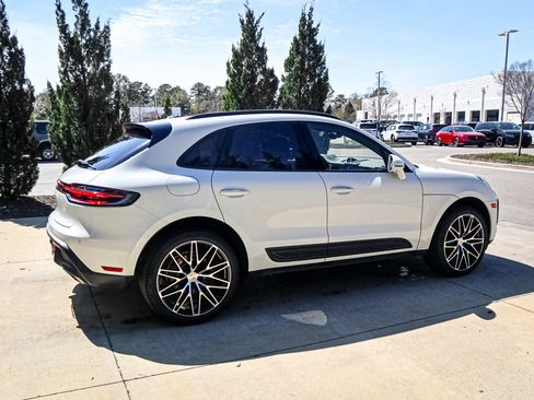 Used 2024 Porsche Macan image 11