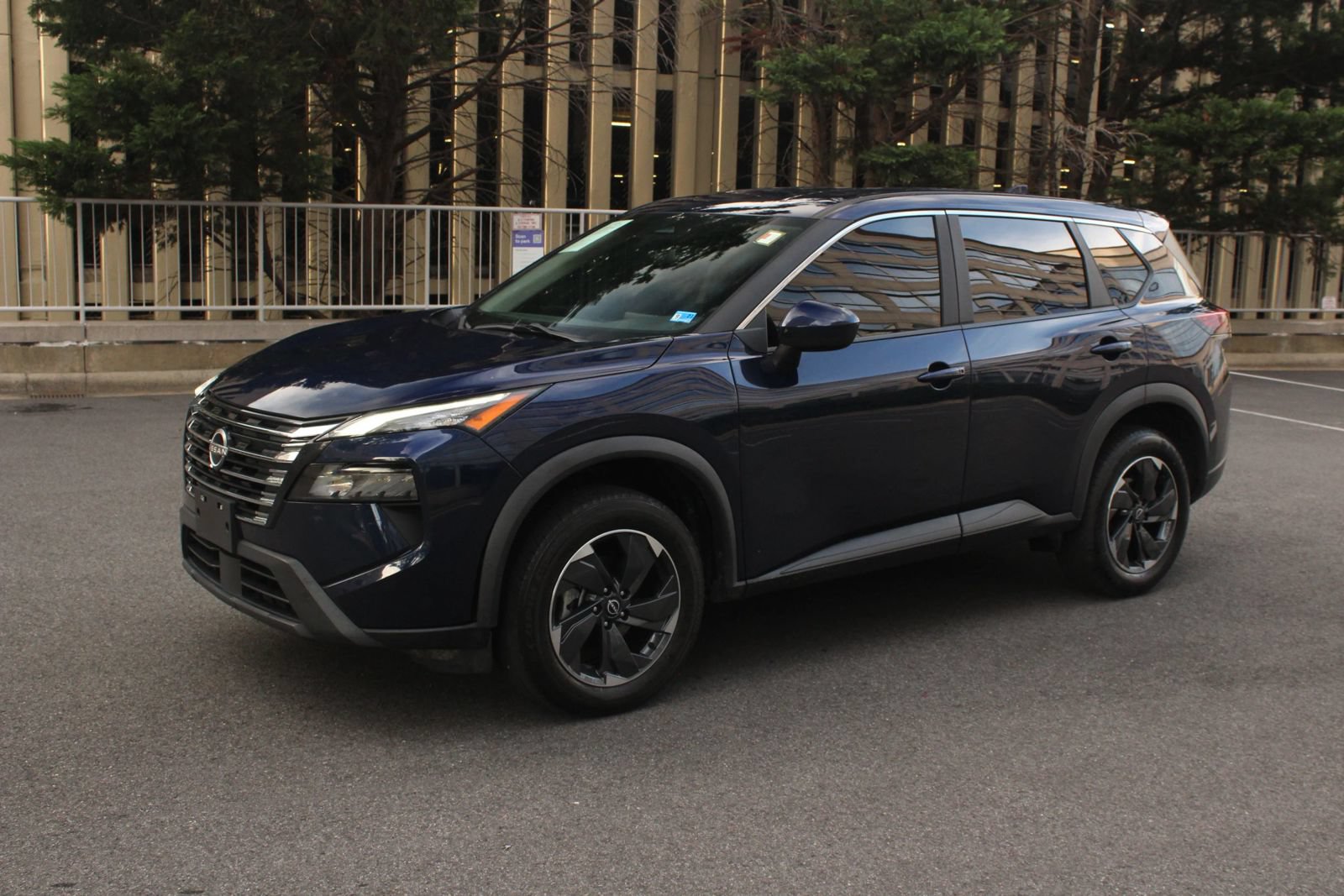 Used 2024 Nissan Rogue SV AWD/4WD image 12