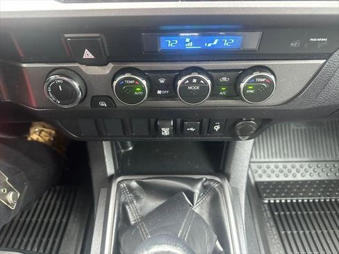 Certified 2022 Toyota Tacoma TRD Off-Road AWD/4WD image 17