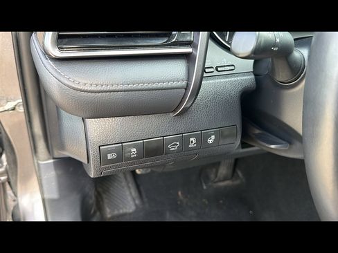 Used 2024 Toyota Camry SE image 10