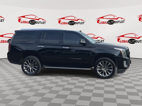 Used 2019 Cadillac Escalade Luxury w/ Escalade Sport Edition AWD/4WD image 2