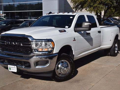 Used 2024 RAM 3500 Tradesman w/ Chrome Appearance Group image 39