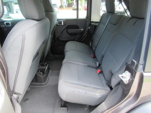 Used 2024 Jeep Wrangler Unlimited Sport AWD/4WD image 35