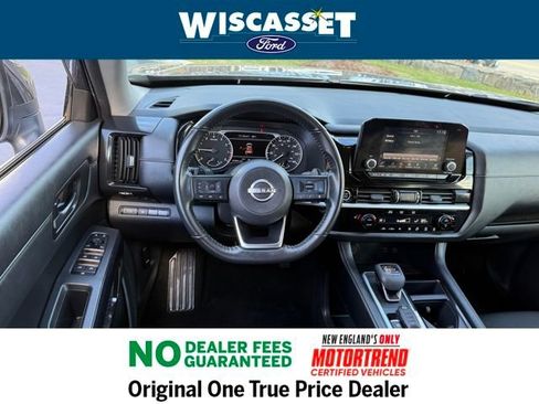 Used 2024 Nissan Pathfinder SV image 7