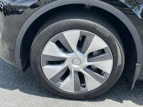 Used 2024 Tesla Model Y Long Range AWD/4WD image 29