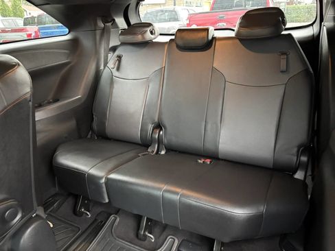 Used 2021 Toyota Sienna XSE AWD/4WD image 17