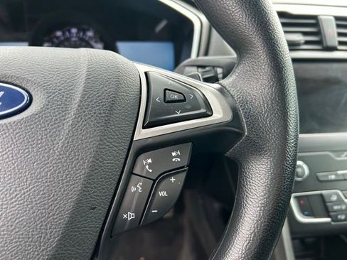 Used 2019 Ford Fusion SE FWD image 22