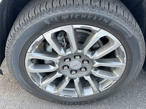 Used 2023 GMC Acadia Denali w/ Denali Ultimate Package AWD/4WD image 4