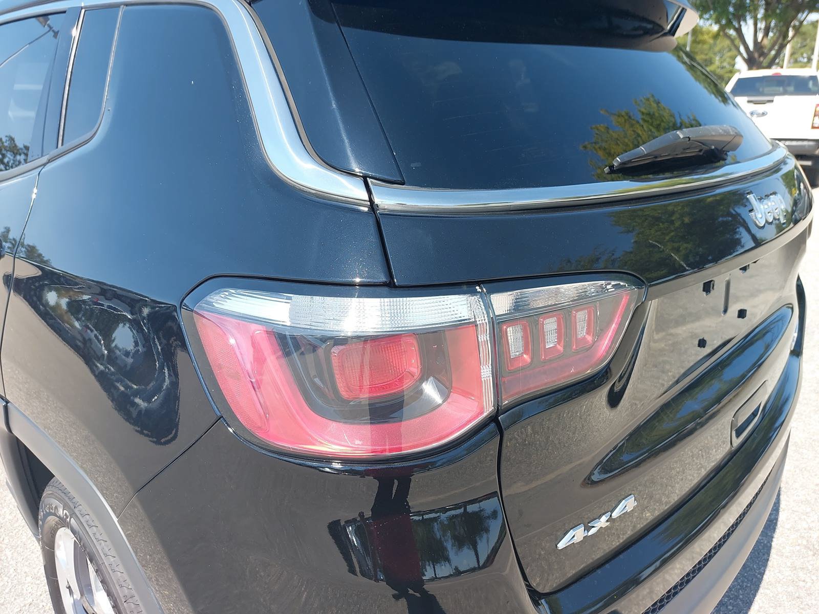 Used 2020 Jeep Compass Limited AWD/4WD image 35