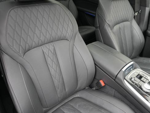 Certified 2025 BMW X7 M60i image 13