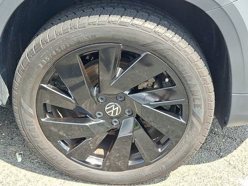 Used 2024 Volkswagen Taos SE AWD/4WD image 9