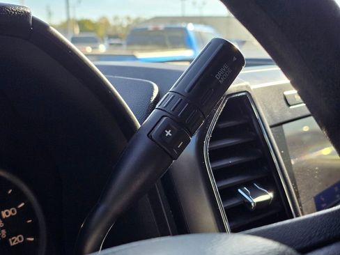 Used 2020 Ford F150 XLT image 37