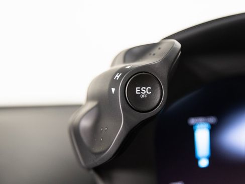 Used 2023 McLaren Artura image 15