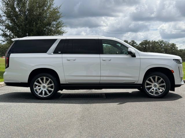 Used 2023 Cadillac Escalade ESV Premium Luxury Platinum AWD/4WD image 12