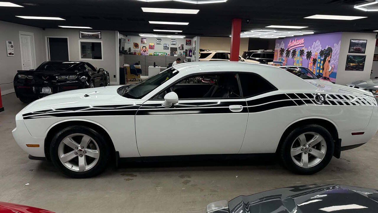 Used 2014 Dodge Challenger R/T RWD image 4