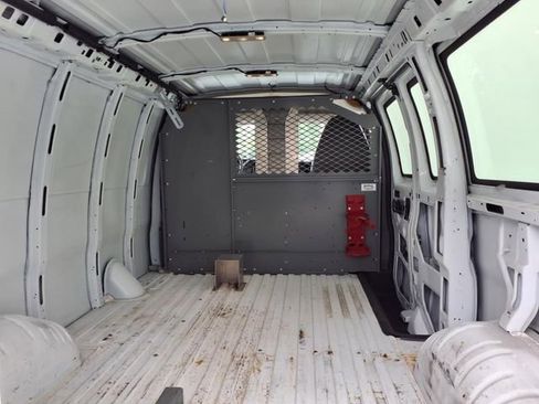 Used 2015 Chevrolet Express 2500 RWD image 9