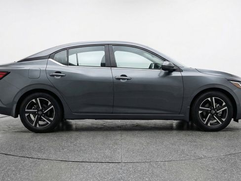 Used 2025 Nissan Sentra SV FWD image 11