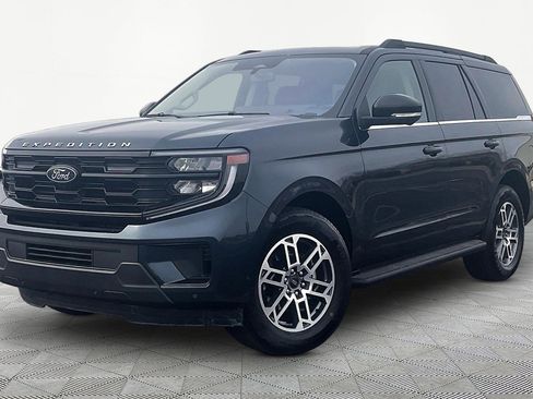 Used 2025 Ford Expedition Active image 2