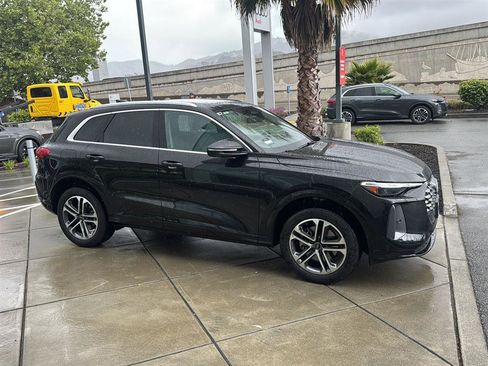 Used 2025 Audi Q5 Premium w/ Convenience Package image 4