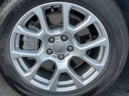 Used 2023 Jeep Compass Latitude w/ Sun and Sound Group AWD/4WD image 7