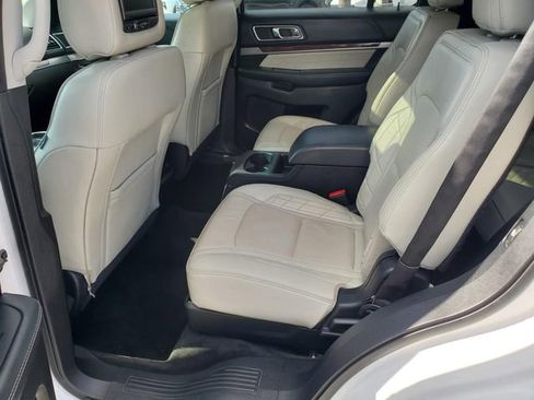 Used 2017 Ford Explorer Platinum image 13