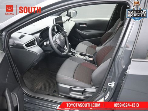 Used 2026 Toyota Corolla SE w/ SE Premium Package image 9