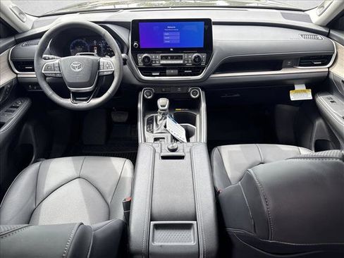 New 2026 Toyota Grand Highlander AWD image 16