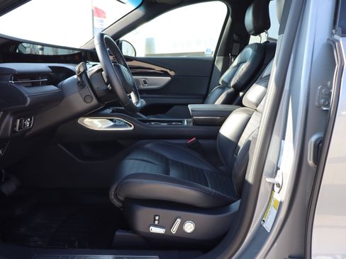 Used 2024 Lincoln Nautilus Reserve w/ Equipment Group 203A image 9