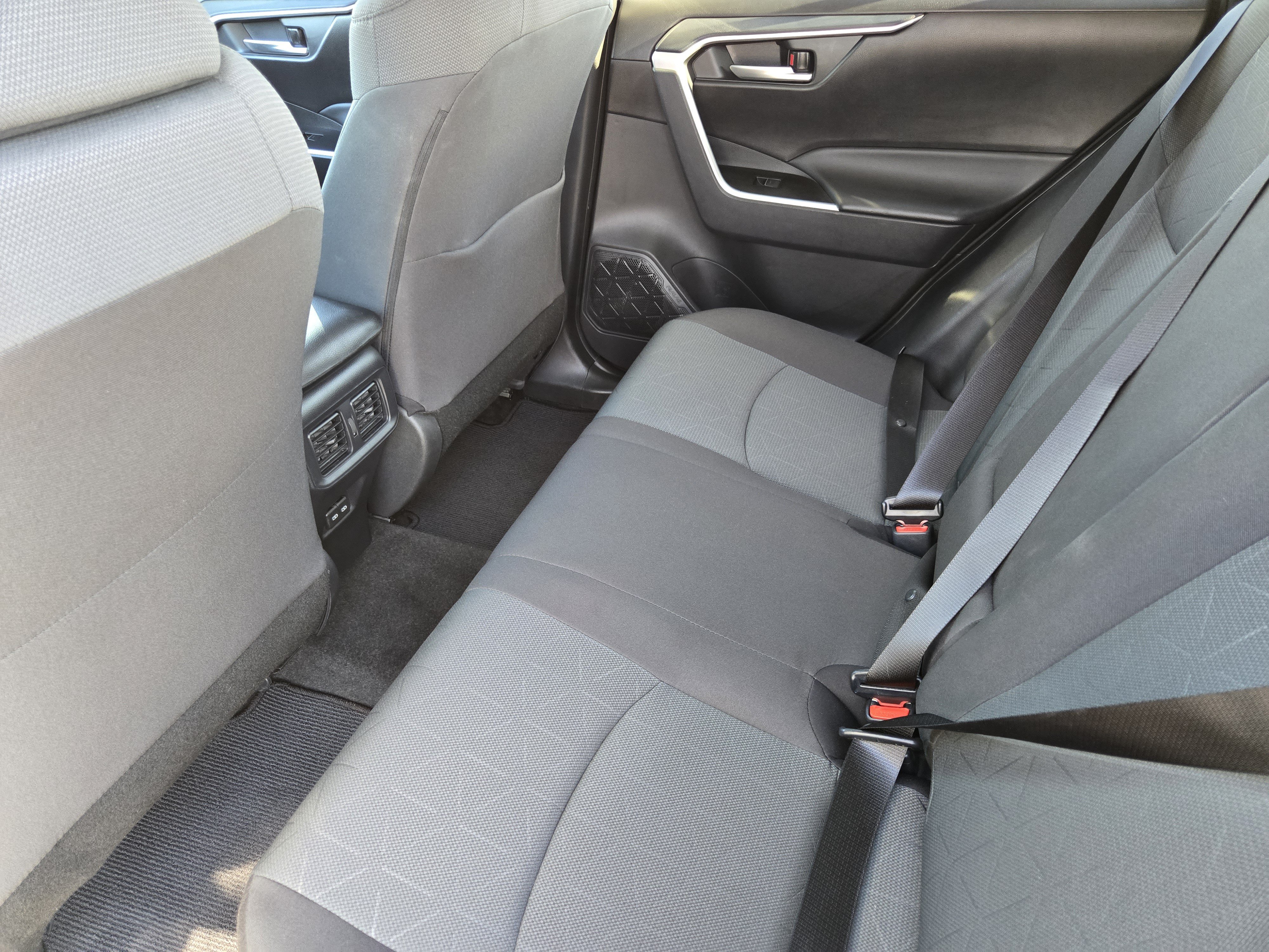 Used 2024 Toyota RAV4 XLE w/ Convenience Package FWD image 31