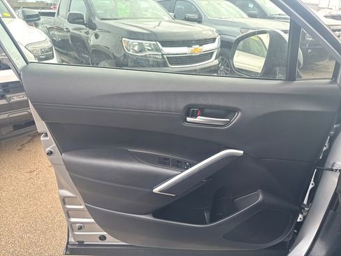 Used 2024 Toyota Corolla Cross XLE w/ Convenience Package image 32