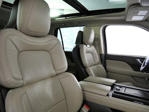 Used 2022 Lincoln Navigator Reserve image 12