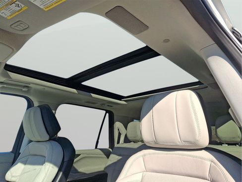 New 2026 Lincoln Navigator L Reserve image 14