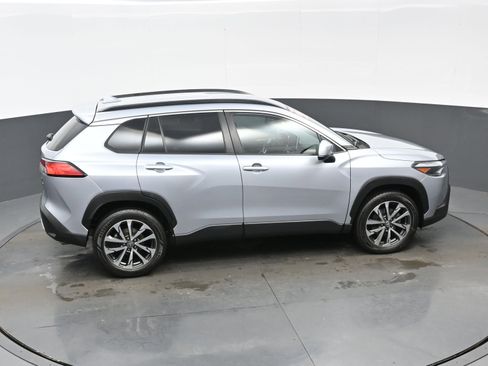 Used 2022 Toyota Corolla Cross XLE image 42