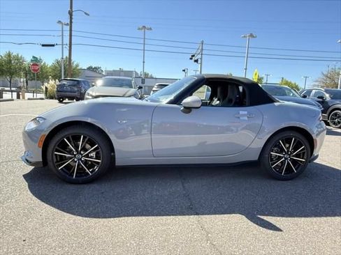 Used 2025 MAZDA MX-5 Miata Grand Touring w/ Appearance Package RWD image 8
