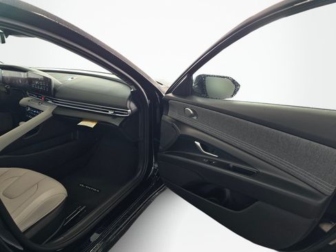 New 2026 Hyundai Elantra Limited FWD image 41