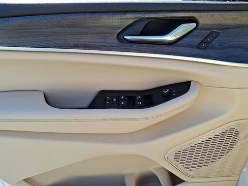 Used 2024 Jeep Grand Cherokee Limited image 13