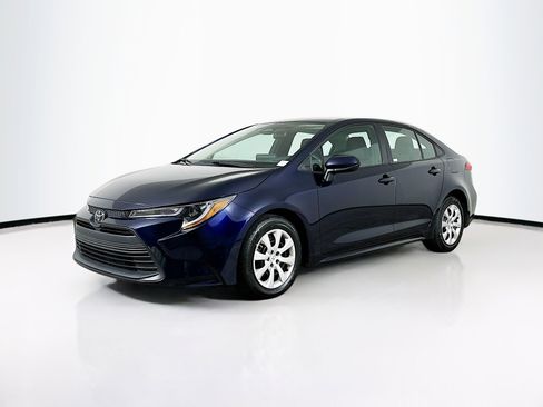 Used 2025 Toyota Corolla LE image 3